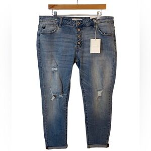 KanCan Woman’s Button Fly Estilo MidRise Relaxed Fit Slim Leg Distressed Size 15